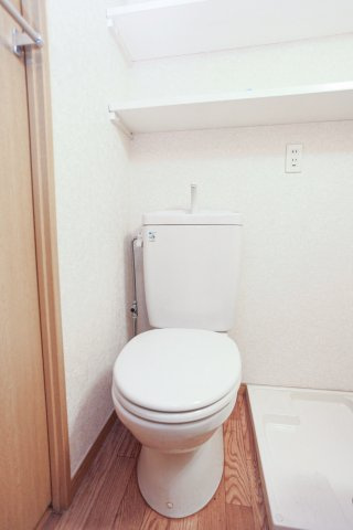 エステート・モア・薬院倶楽部　5階のトイレ|現状優先になります。