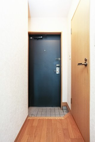 エステート・モア・薬院倶楽部　5階の玄関|現状優先になります。