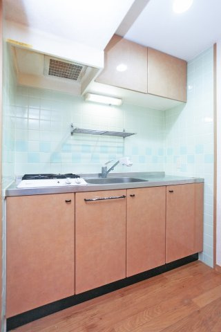 エステート・モア・薬院倶楽部　5階のキッチン|現状優先になります。