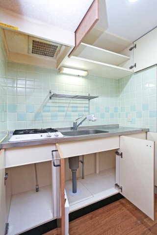 エステート・モア・薬院倶楽部　5階のキッチン|現状優先になります。