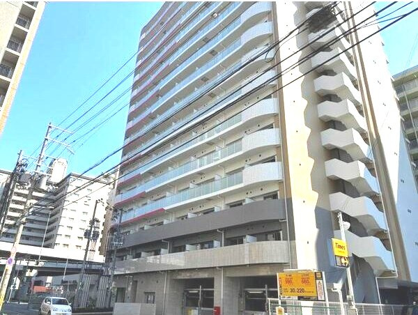 セレニテ江坂グランデの外観