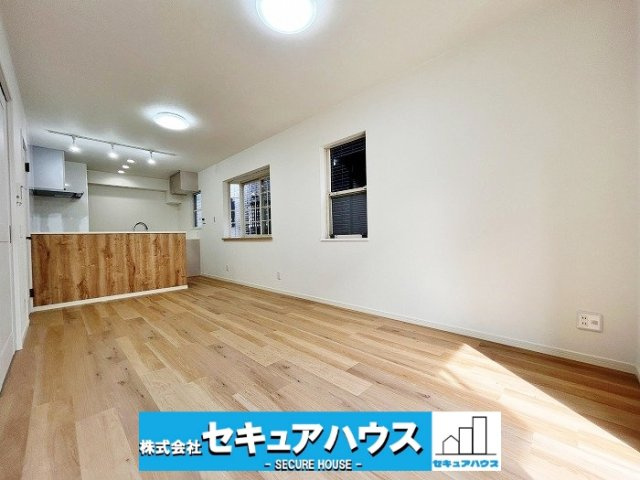 【中古戸建】知多市新知台2丁目の洋室|☆2026年8月リフォーム完成済み！いつでもご案内可能です◎
【リフォーム内容】
◆内装：水回り：キッチン、浴室、トイレ、洗面所、壁、建具
◆外装：外壁、屋根、玄関ドア交換
ぜひ一度、ご内覧ください♪