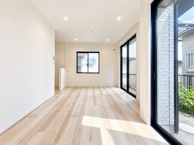 【居間・リビング】 | グリーンライン「東山田」中古戸建 | 使いやすい居間です