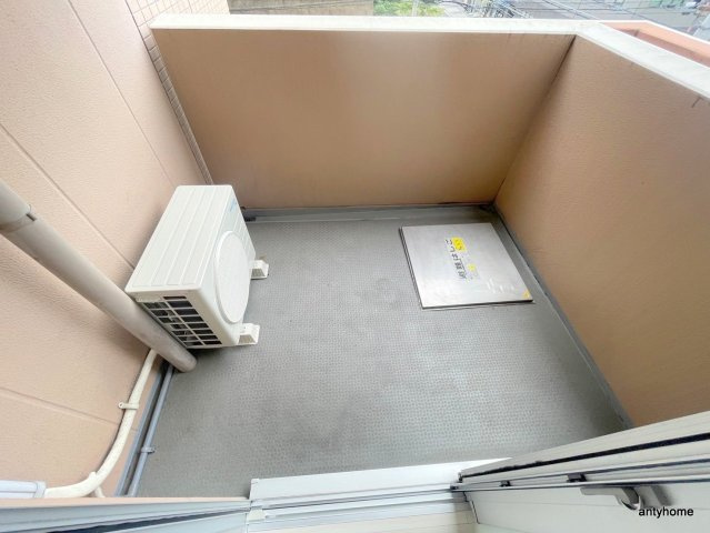 クロスレジデンス大阪新町　仲介手数料無料のバルコニー