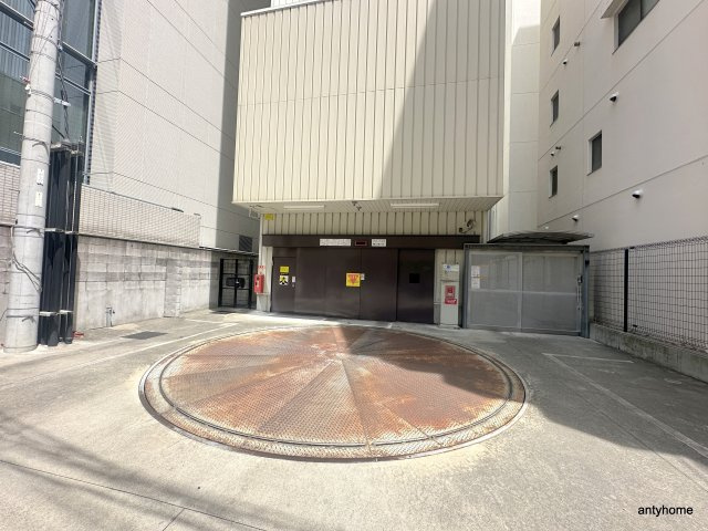 クロスレジデンス大阪新町　仲介手数料無料の駐車場