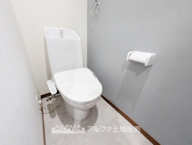 あきる野市草花の中古一戸建のトイレ|【Clean Space】◆新規交換済トイレ◆
リフォームでトイレを交換済み。毎日使う水回りが新しくなり、清潔感のある空間で新生活を始められます。