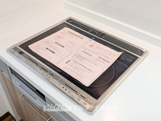 あきる野市草花の中古一戸建のキッチン|【Easy Cooking】◆IHクッキングヒーター◆
火を使わず調理でき、お手入れもしやすいIHクッキングヒーター。毎日の料理や片付けを快適にしてくれます。