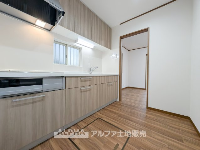 あきる野市草花の中古一戸建のキッチン|【Cooking Space】◆料理を楽しむキッチン◆
毎日の食事づくりを支えるキッチンスペース。使い方をイメージしながら、新しい住まいでの料理を楽しめます。