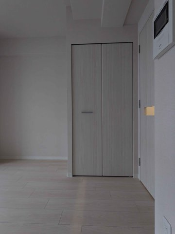 エムブイインプ新大阪の居間・リビング