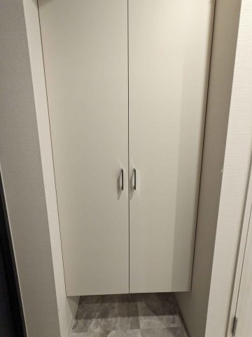 エムブイインプ新大阪の玄関