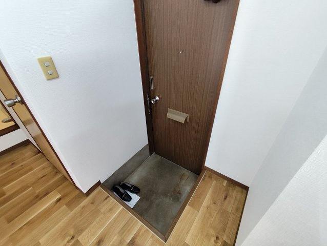 コーポミツクラの玄関