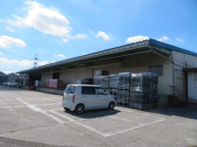 川口市大字峯の倉庫の外観