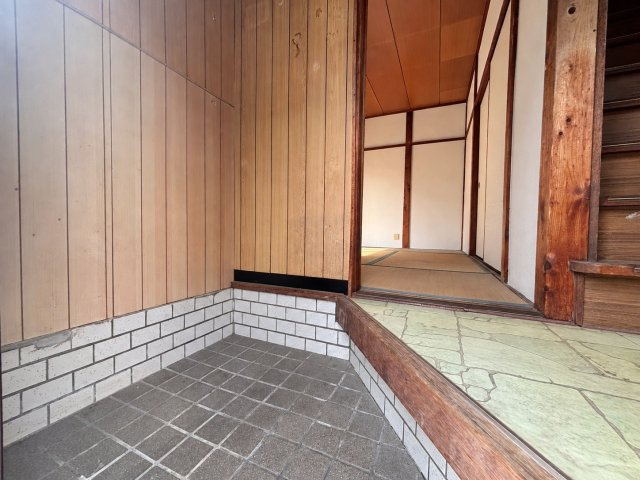 東大阪市福万寺町5丁目の玄関|室内へ入った際に和室までのつながりも分かりやすい配置です◎
