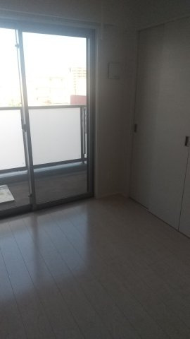 川崎市中原区新丸子町の賃貸マンションの居間・リビング