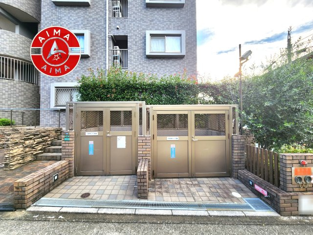 リーベスト祖原公園アソシアのその他共用部分|敷地内には、ゴミ出しが可能な専用ゴミ置き場を完備。