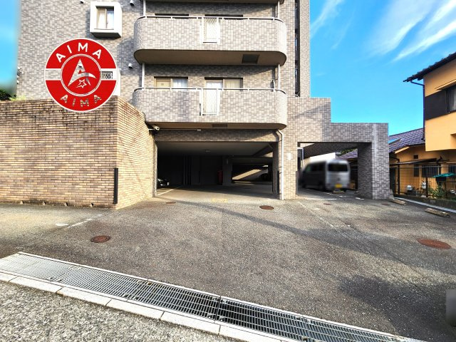 リーベスト祖原公園アソシアの駐車場|敷地内の駐車場です。