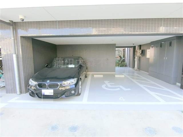 アジールコート武蔵新田の駐車場