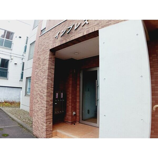 【エントランス】インプレス