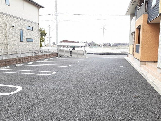 サングレアル・園の駐車場