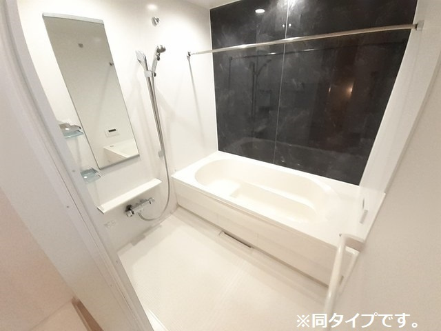 約1坪サイズのお風呂で足を伸ばして入浴できます☆
