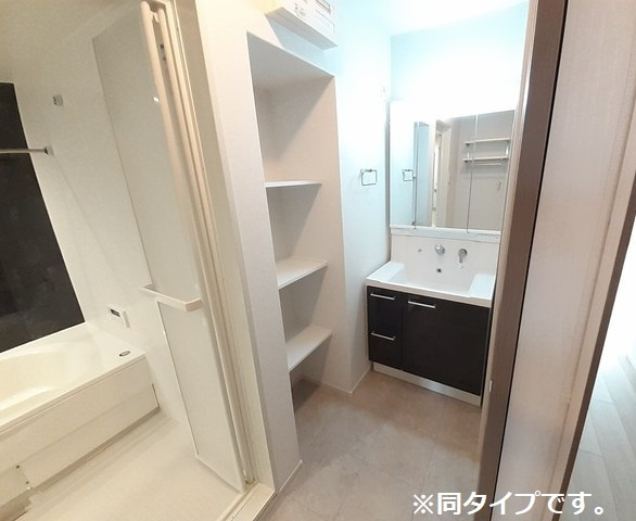 独立洗面化粧台付きでおすすめです！