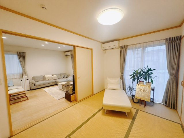 【中古戸建】館林市大谷町の和室|■和室｜「続き間の和室」は、戸を開ければ大空間、閉じれば個室として活用できるのでお子様の遊び場や客間としても便利です♪