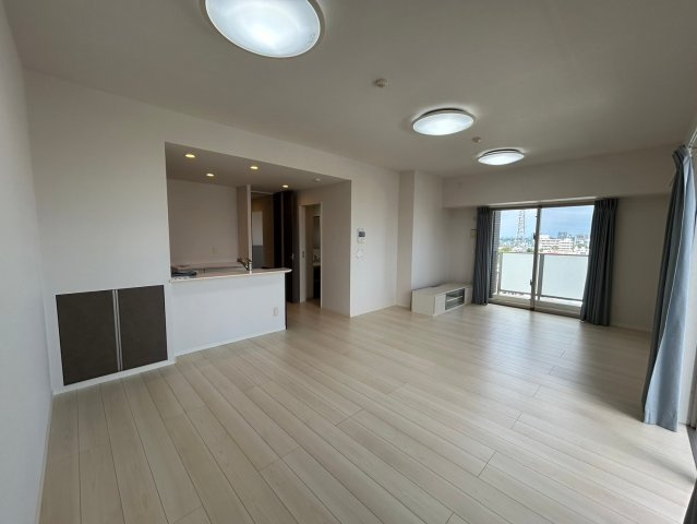 ワイズグランスカイ南桃原　１２階の居間・リビング