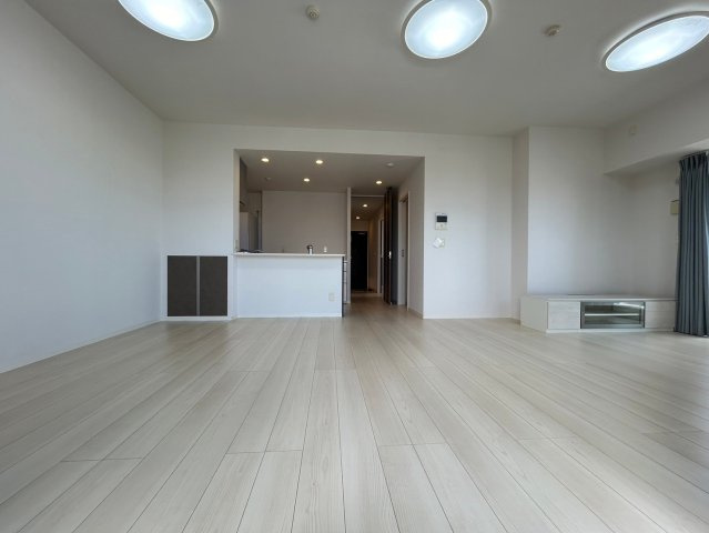 ワイズグランスカイ南桃原　１２階の居間・リビング