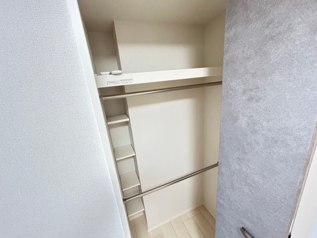 ワイズグランスカイ南桃原　１２階の収納