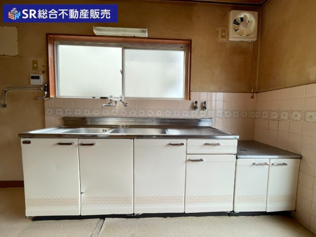 加納2丁目中古戸建のキッチン|２シンク・調理スペース広めで快適にお料理できます♪