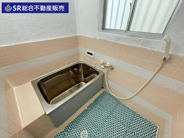 加納2丁目中古戸建の浴室|お風呂には窓もあり、換気がバッチリとできます☆ユニットバスに新調もご相談下さい！