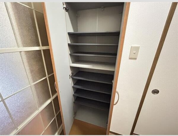 ロイヤルコート文化町Ⅳ番館の玄関