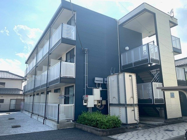レオパレスボヌール久喜の外観