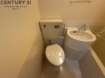 浴室内にトイレがあります☆
