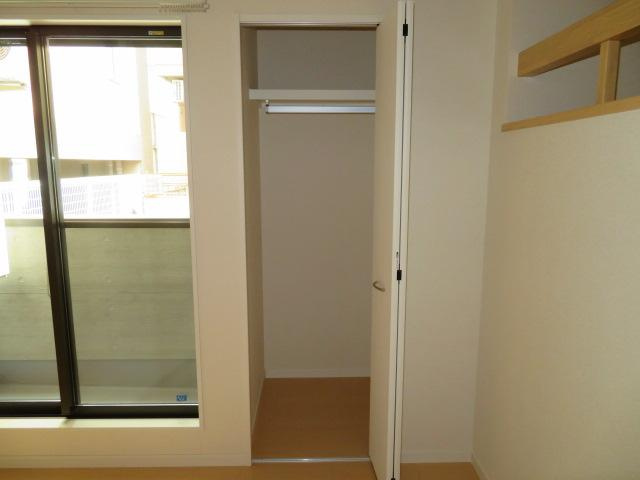 名古屋市熱田区旗屋１丁目のハイツの収納