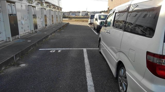 レオパレスアルタランテⅢの駐車場