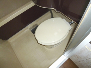 浴室内にトイレがあります！