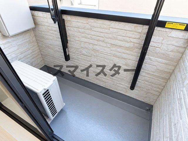 戸田市大字新曽のアパートのバルコニー