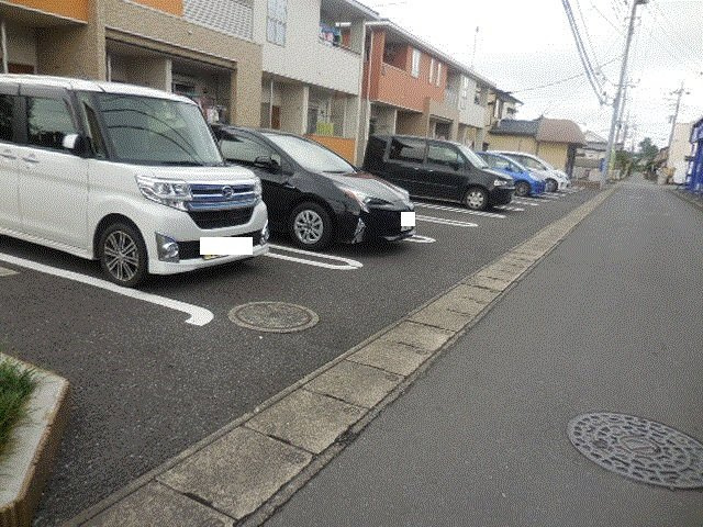 ノイ・ブリーゼⅡの玄関|明るい玄関です