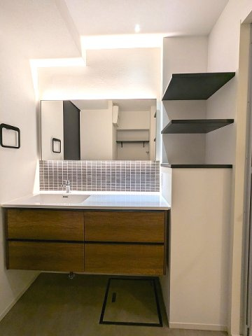 ベルヴィアージ蔵前の洗面所|トイレと独立した脱衣洗面室
