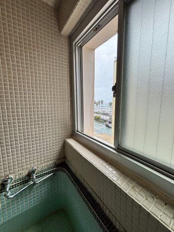 中銀渚マンシオンの浴室|海の風が心地良く、癒されます。