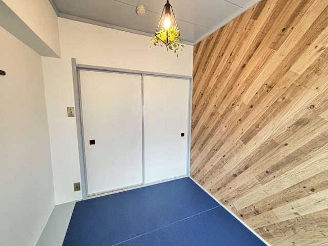 中銀渚マンシオンの和室|美しいブルーの和室です。