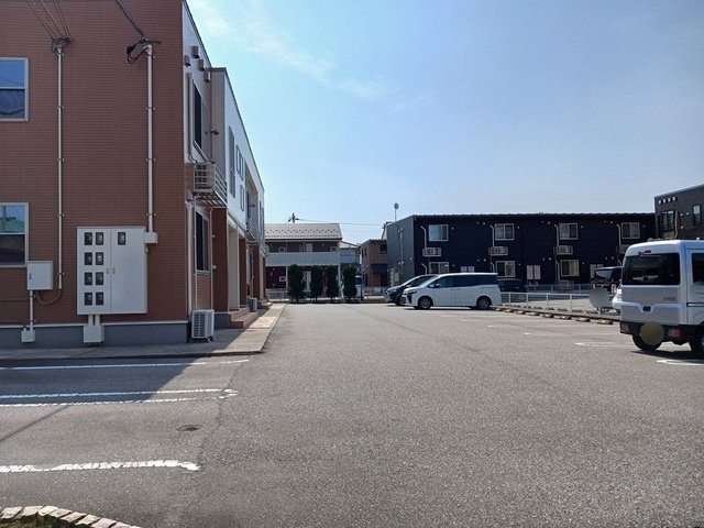 ミントの駐車場|駐車場があるので、車を買う予定の方も安心です