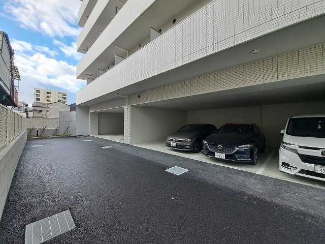 リブネスコート西宮鳴尾の駐車場