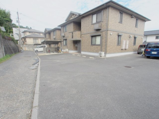 リビングタウン山本B棟の外観