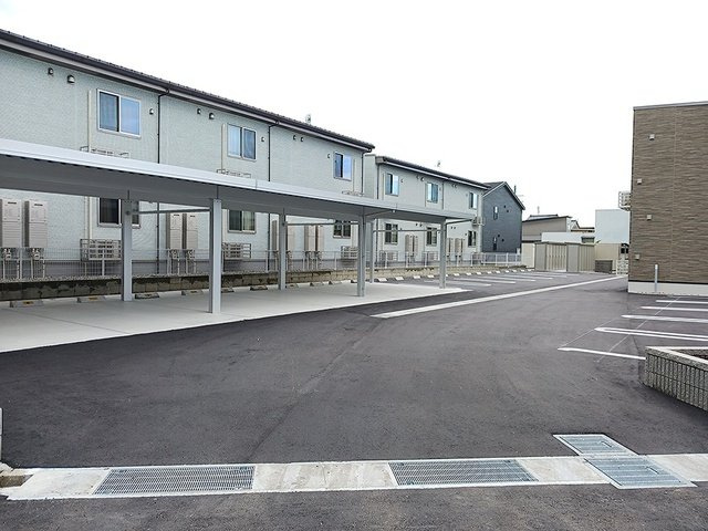 シャトー　ソレイユⅢ　Ａの駐車場|駐車場があります