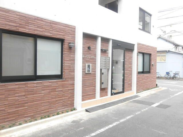 ルーチェ入谷のエントランス