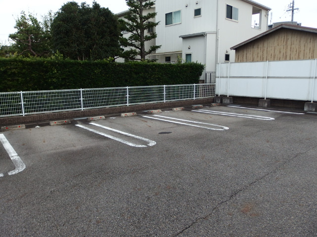 グレースロードの駐車場