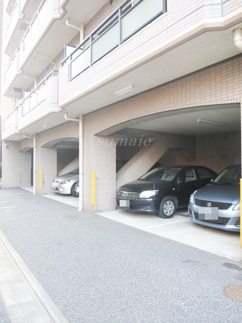 シャルマンの駐車場|屋根付き駐車場ございます♪