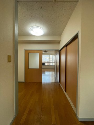 春日町マンションの洋室